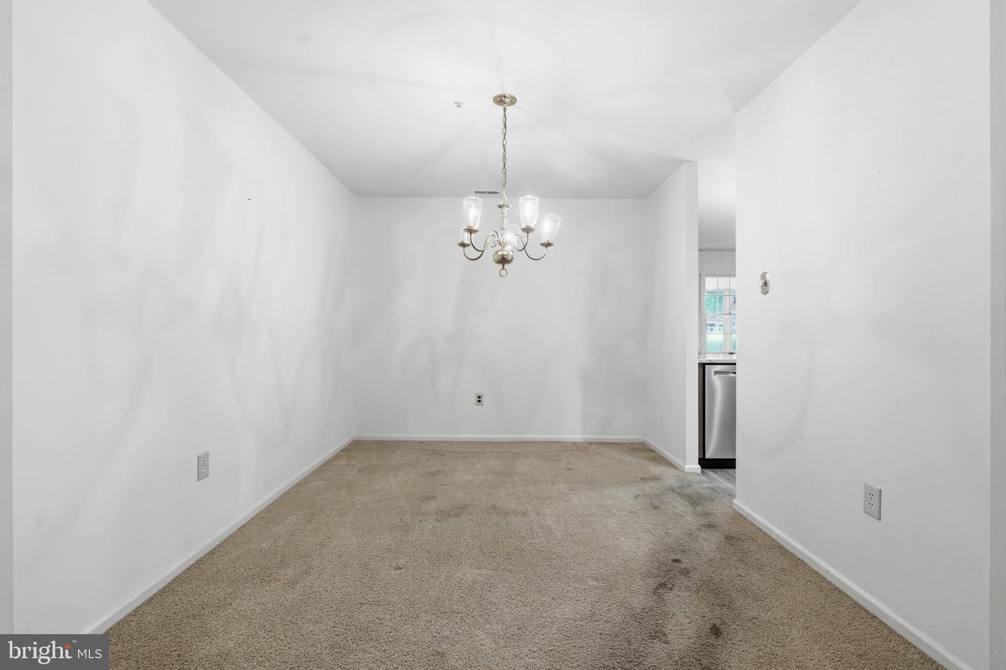 300 New Rd Property Photo 10
