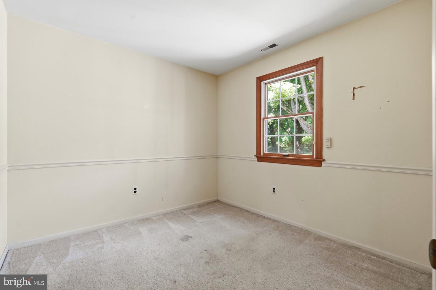 300 New Rd Property Photo 25
