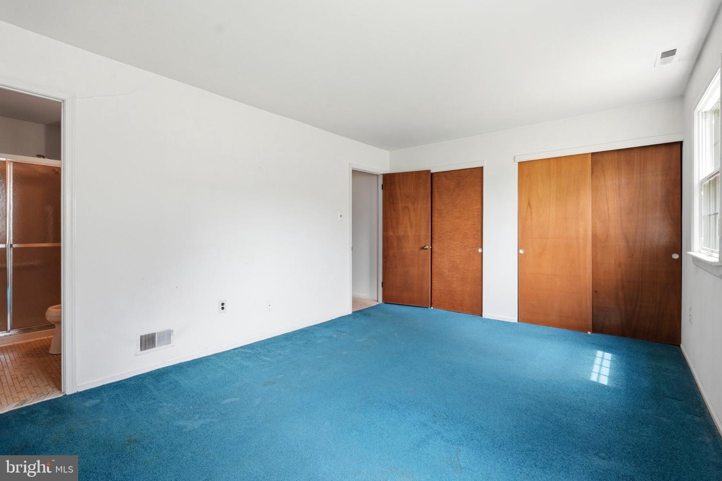 300 New Rd Property Photo 26