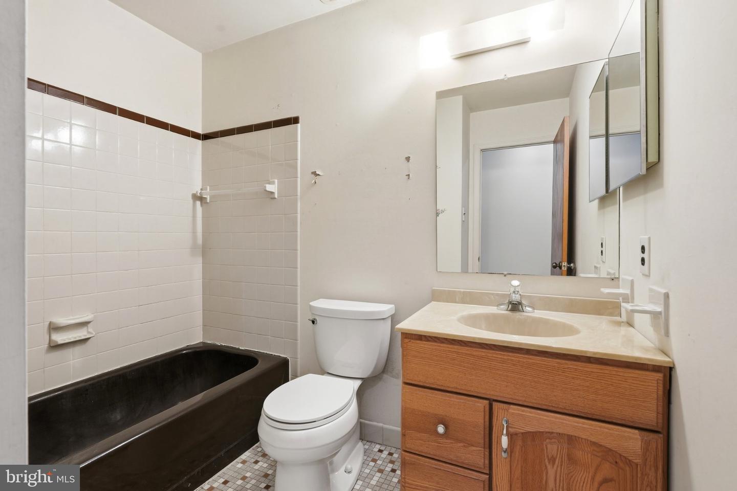 300 New Rd Property Photo 28