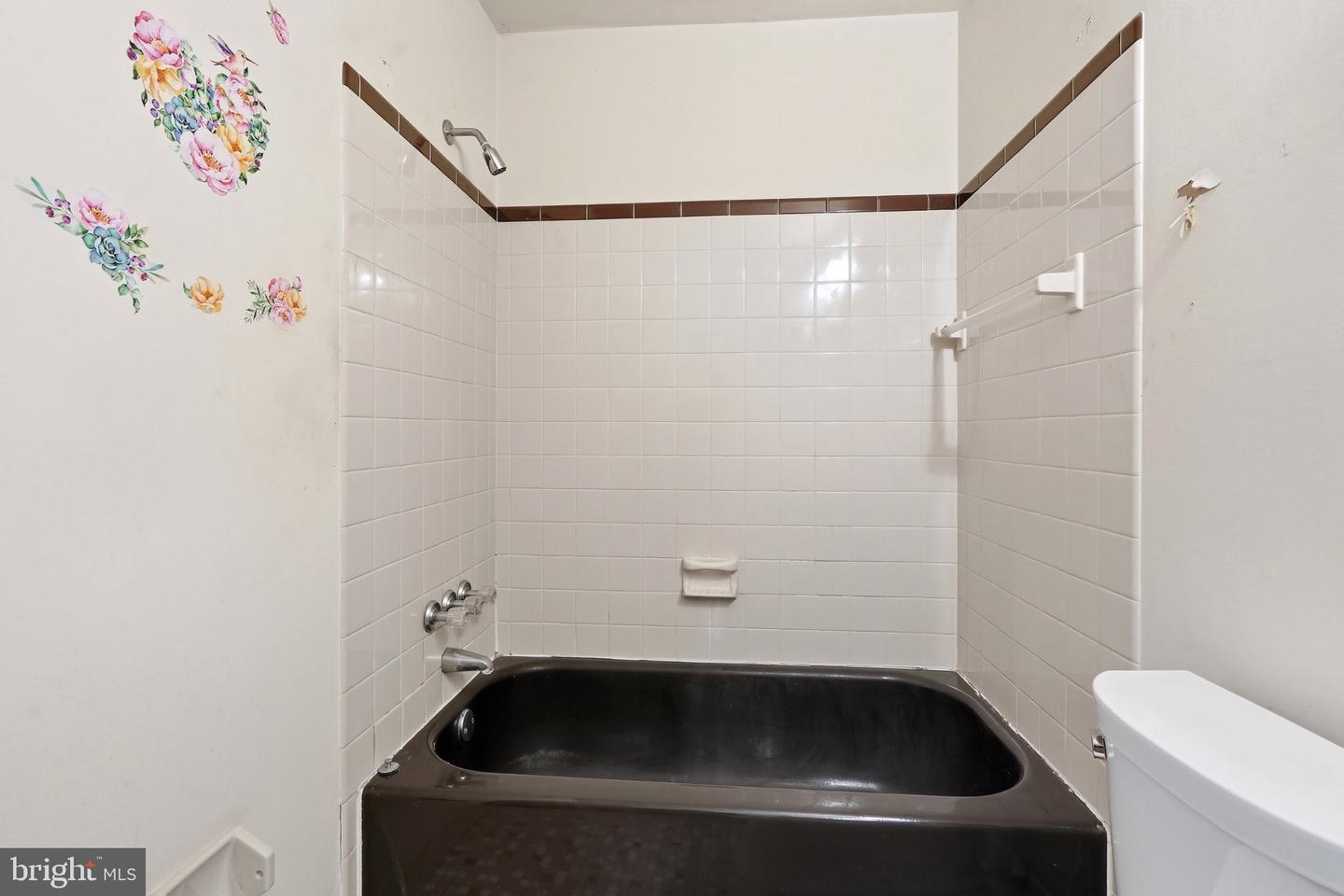 300 New Rd Property Photo 29