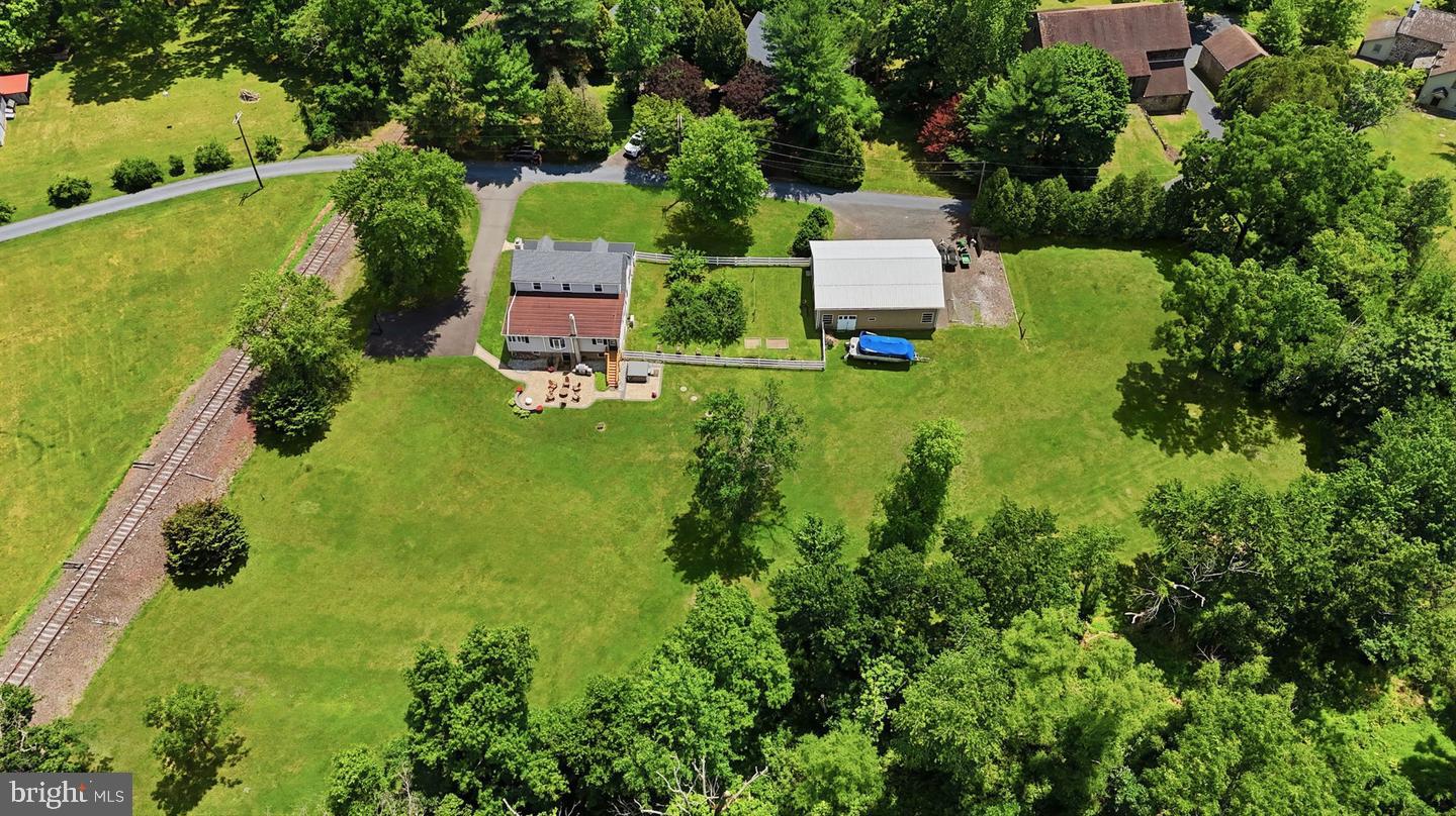 1682 Creek Rd Property Photo 3