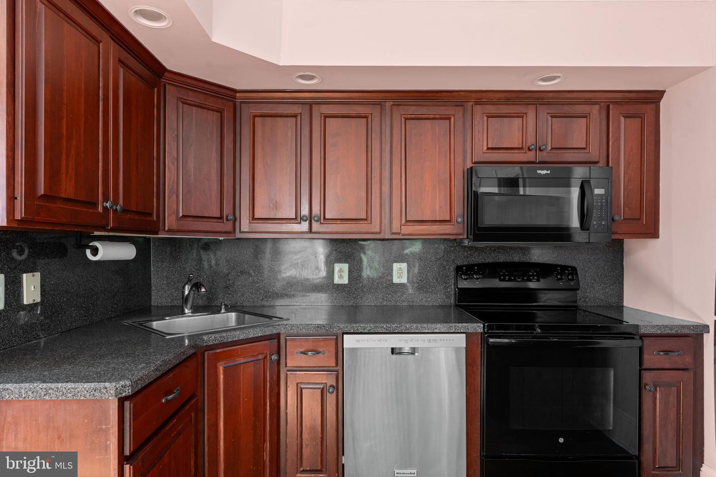 54 W State St #2 Property Photo 2