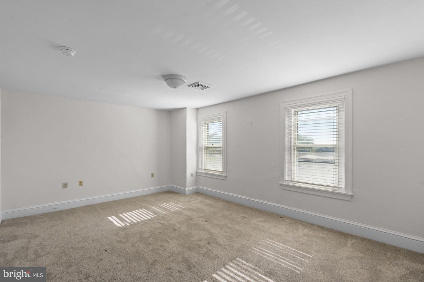 54 W State St #2 Property Photo 13