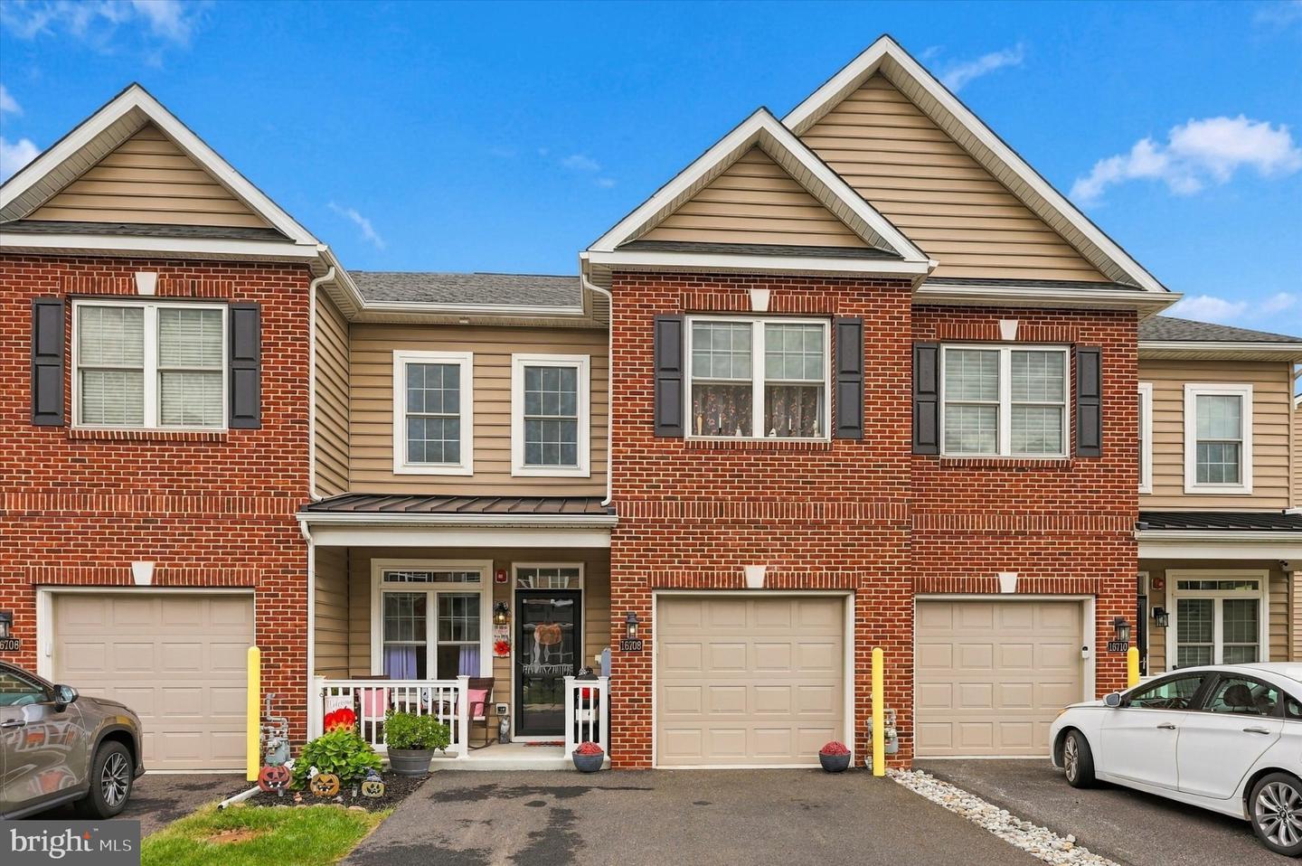 16708 River View Cir Property Photo 1