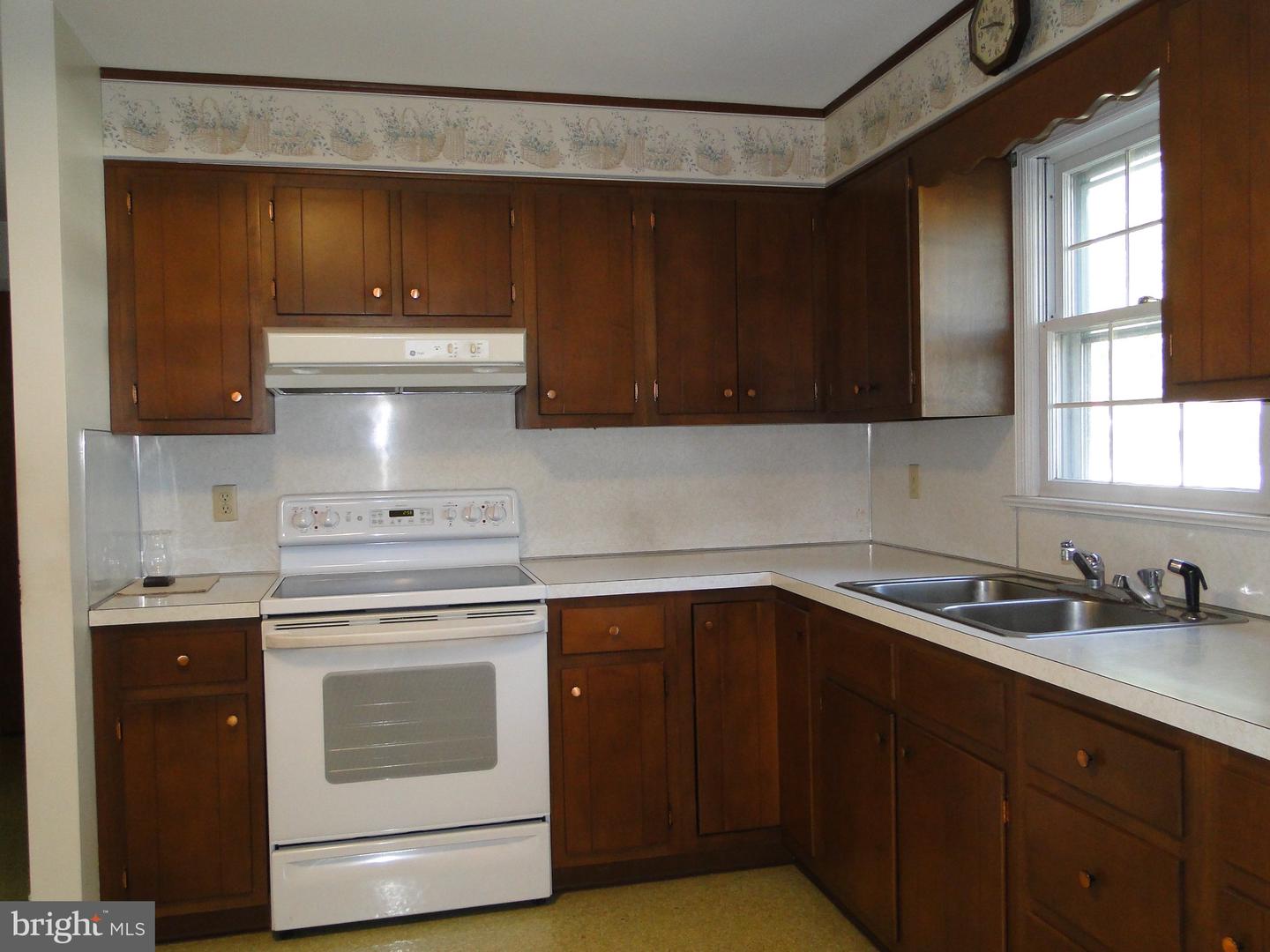 325 10th. St S Property Photo 7