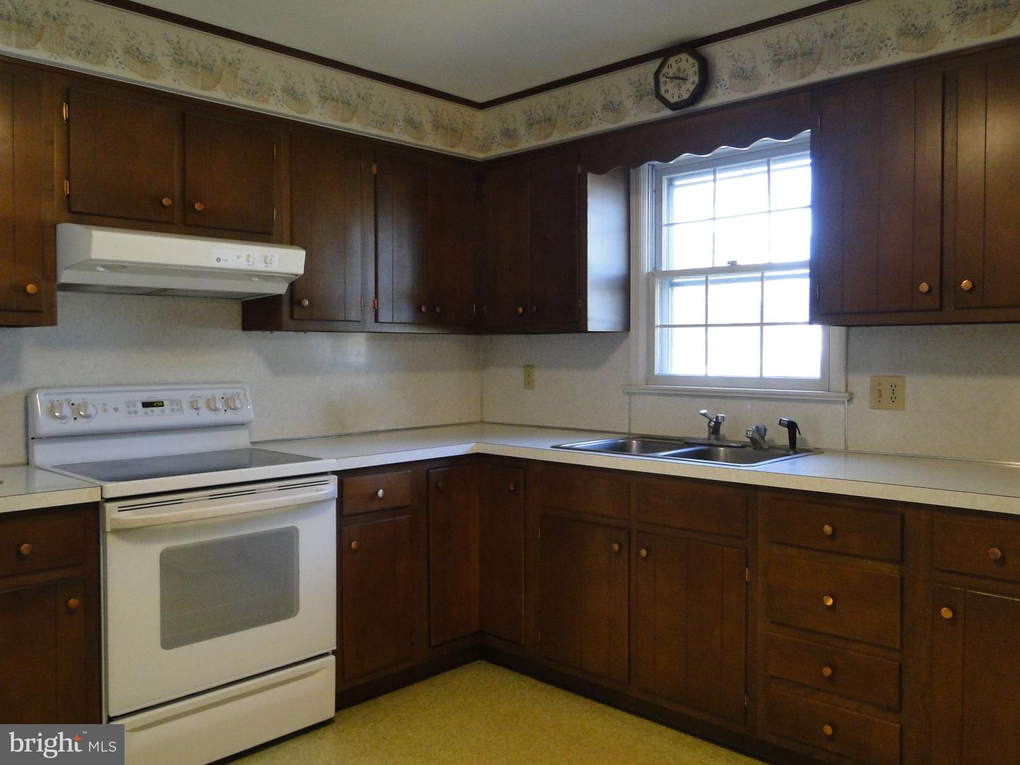 325 10th. St S Property Photo 8
