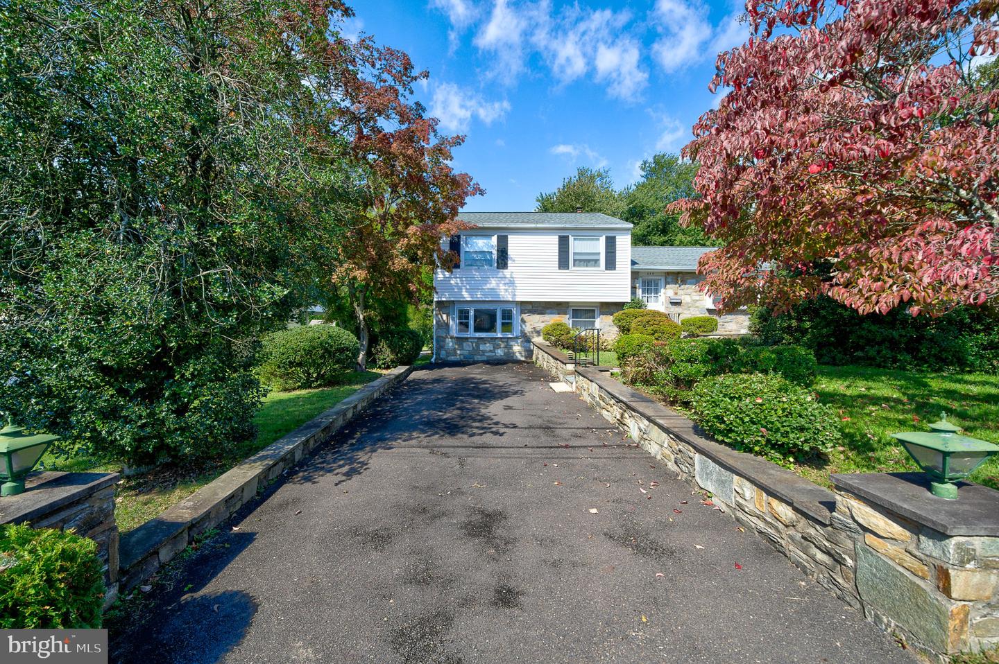 694 Glen Rd Property Photo 3