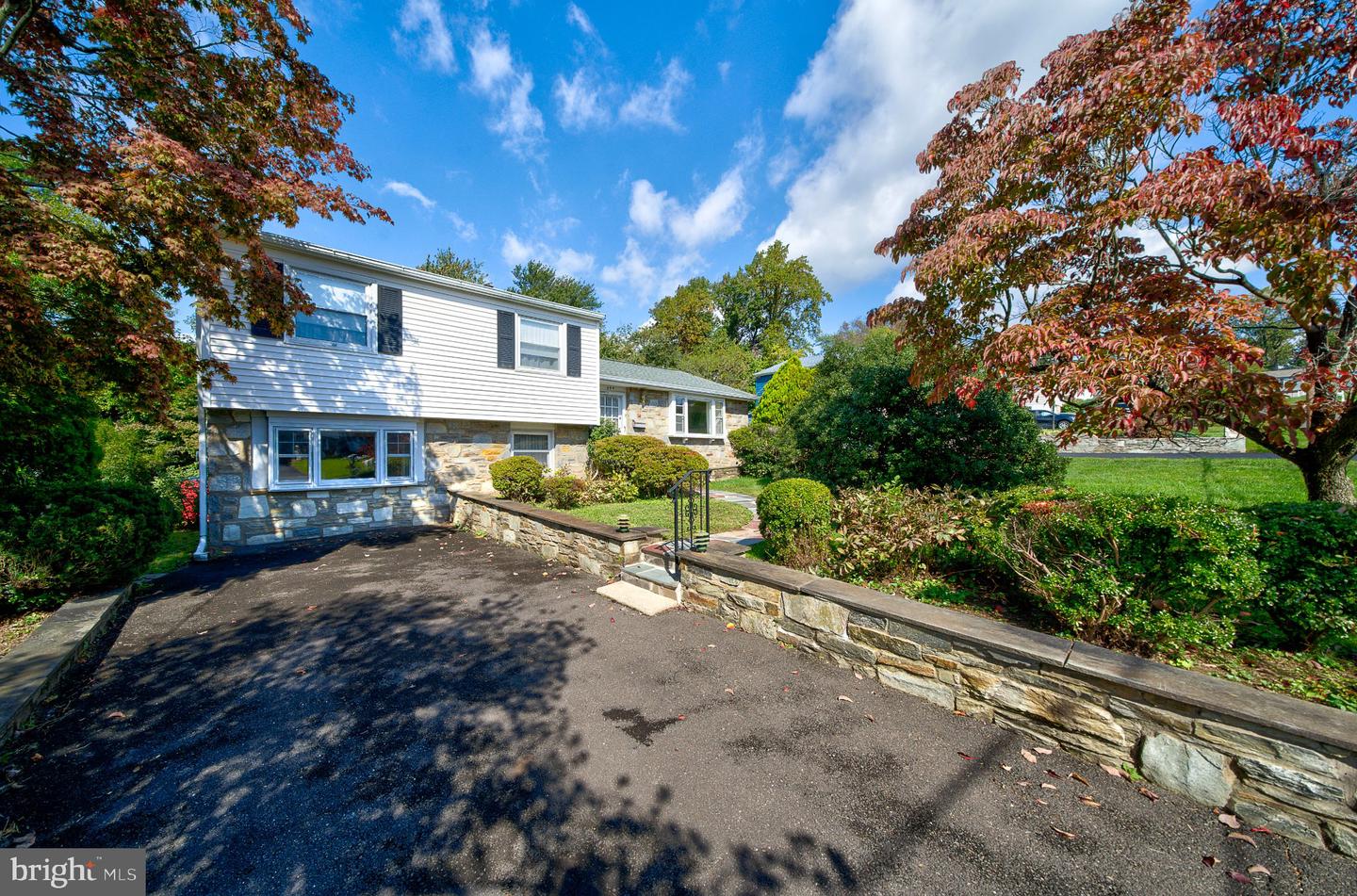 694 Glen Rd Property Photo 4