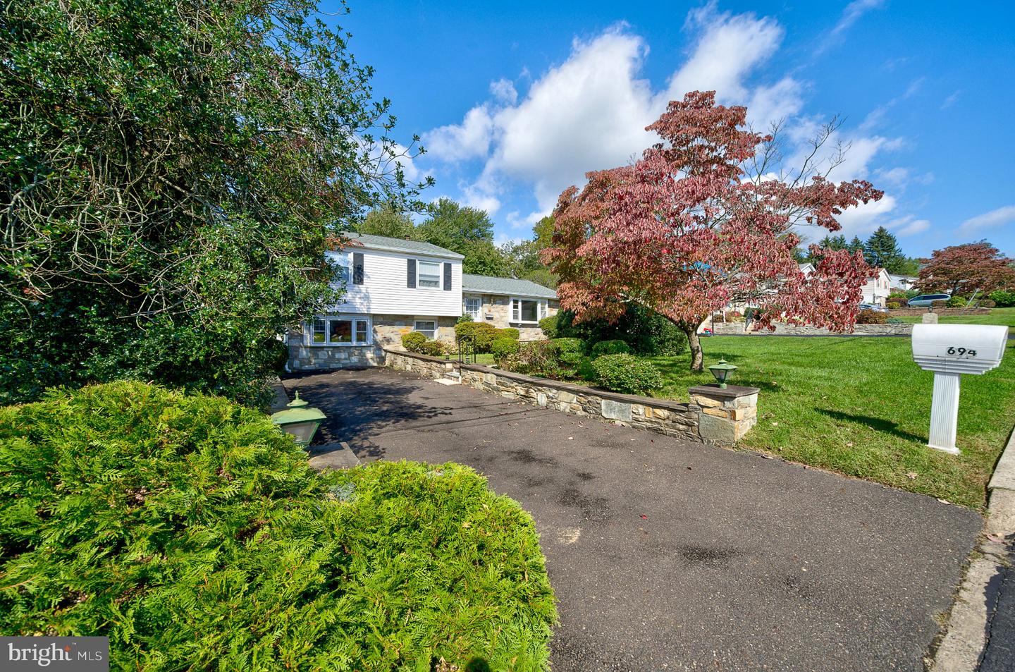694 Glen Rd Property Photo 5