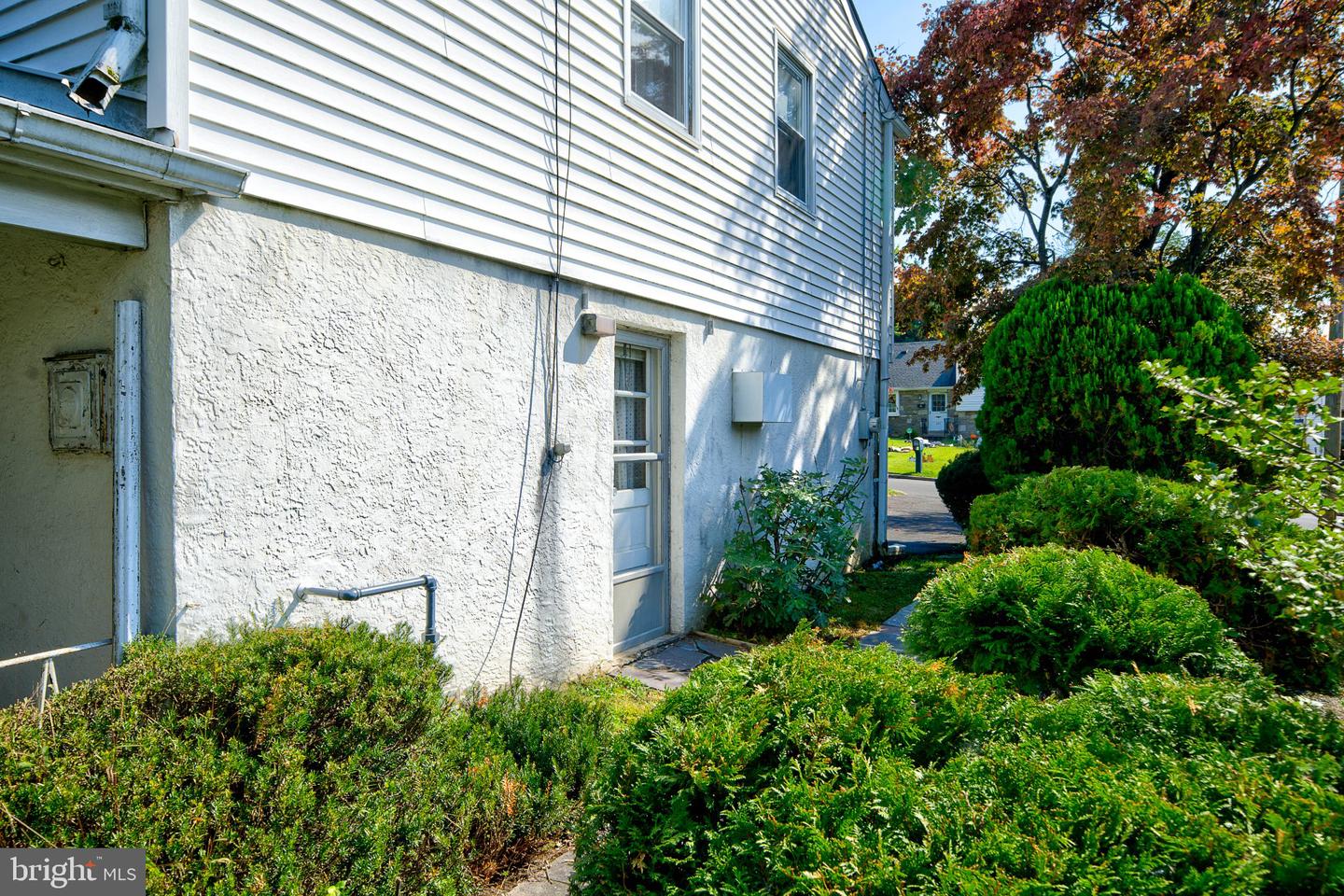 694 Glen Rd Property Photo 12