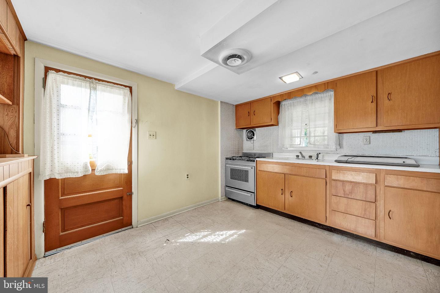 694 Glen Rd Property Photo 45