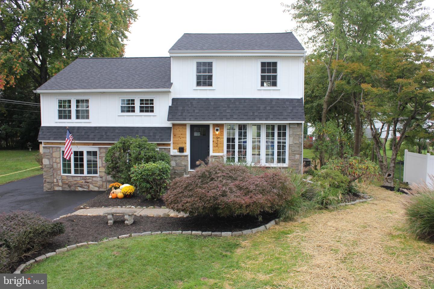 972 Windsor Rd Property Photo 1