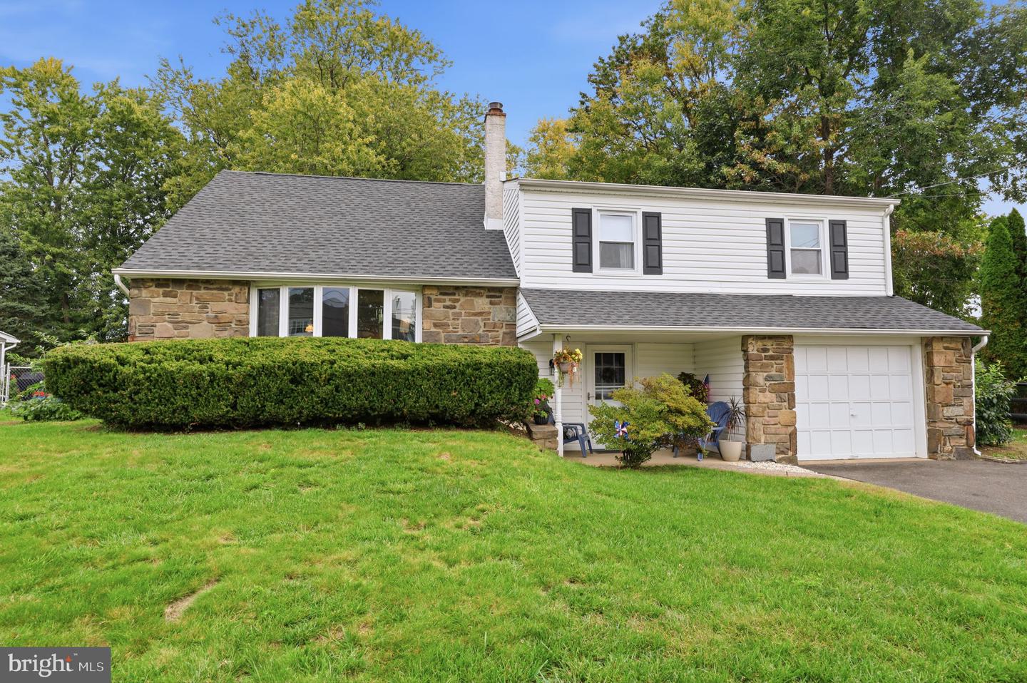177 Share Dr Property Photo 2