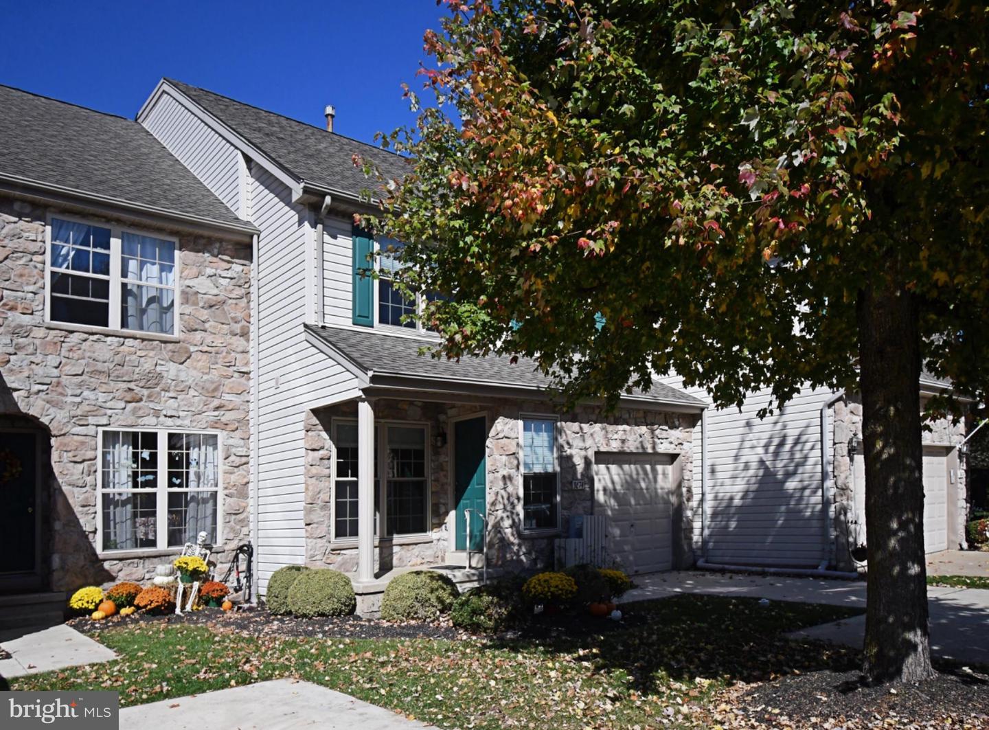3674 W Long Ln Property Photo 1