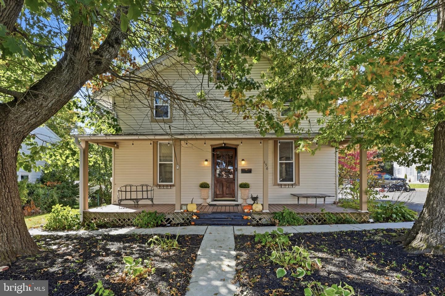 136 N BRANCH ST Property Photo 1