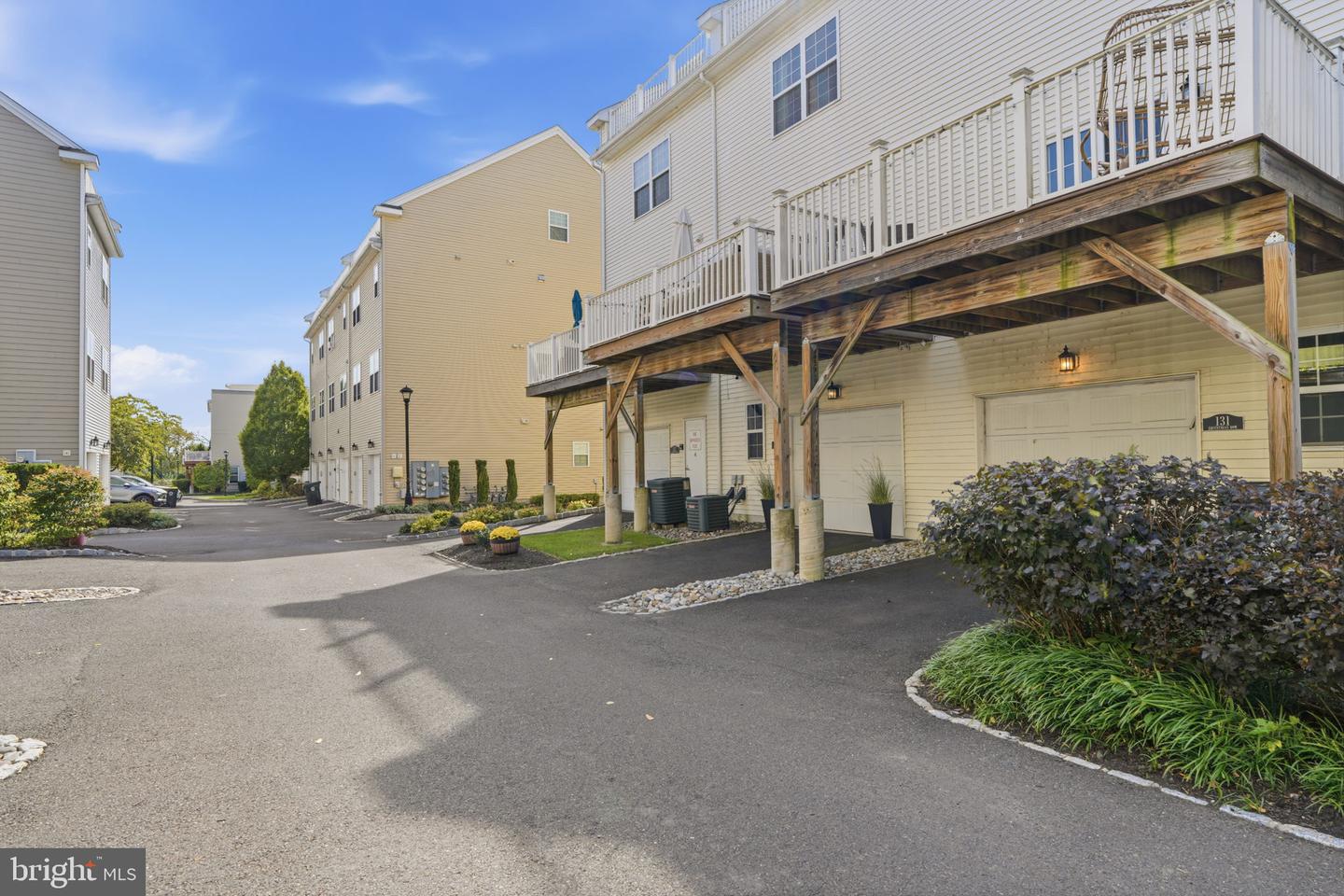 131 Equestrian Row Property Photo 33