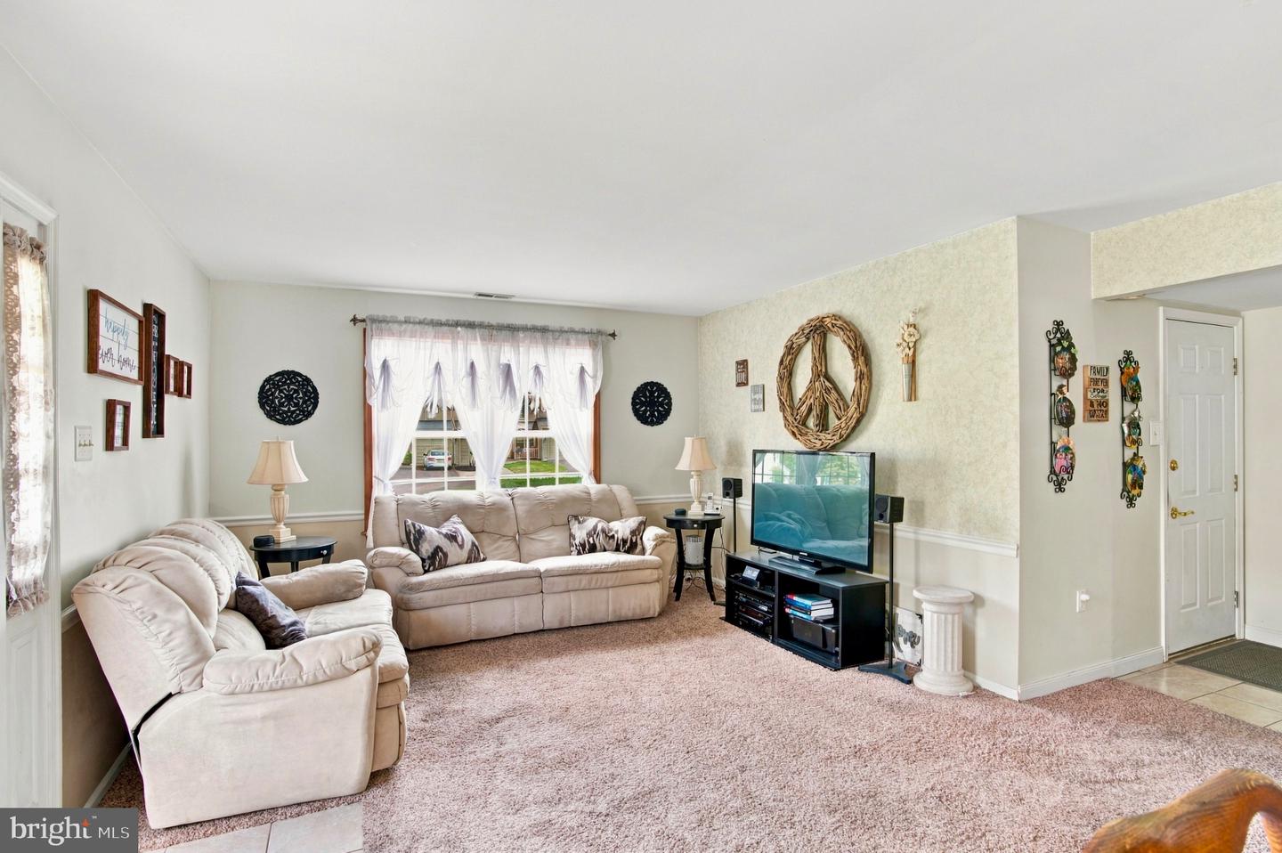 24 Pebble Ct Property Photo 6