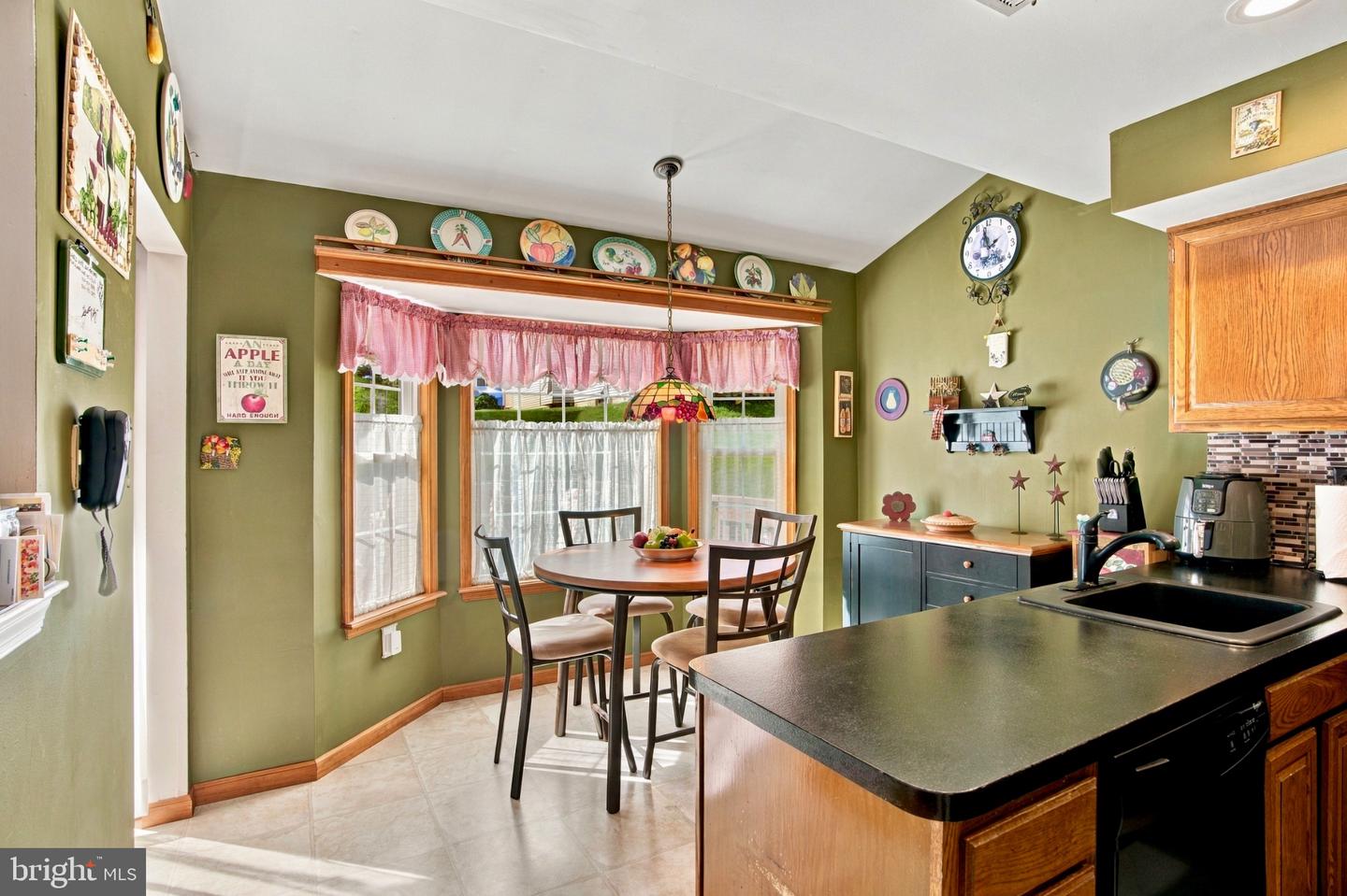 24 Pebble Ct Property Photo 12