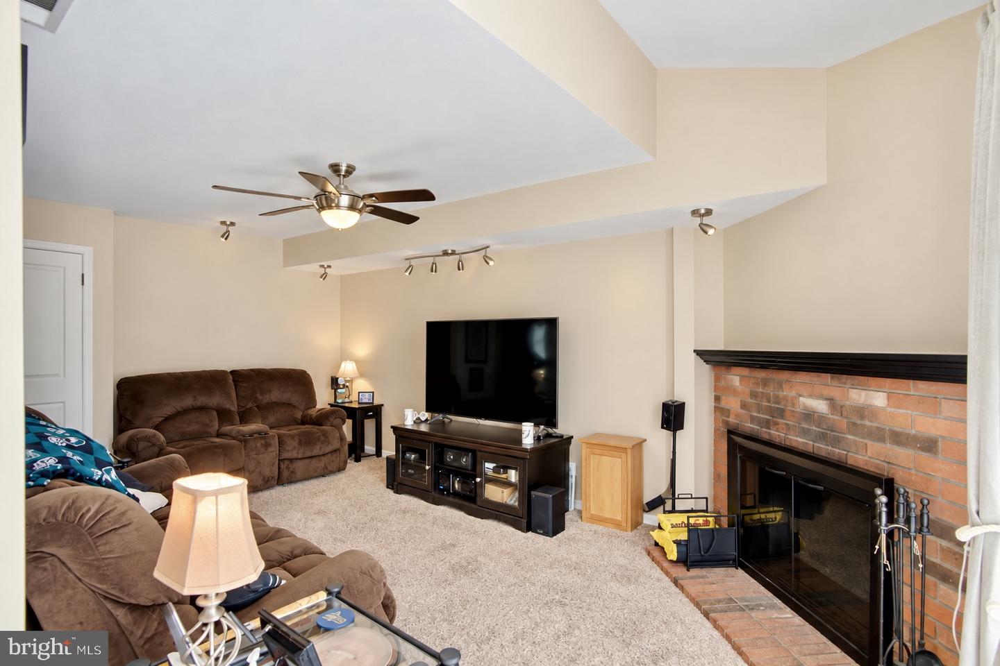 24 Pebble Ct Property Photo 15