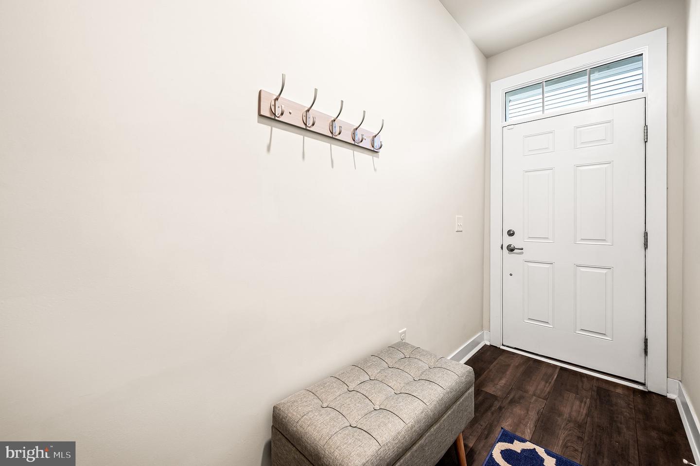 156 Gaslight Aly #b Property Photo 7