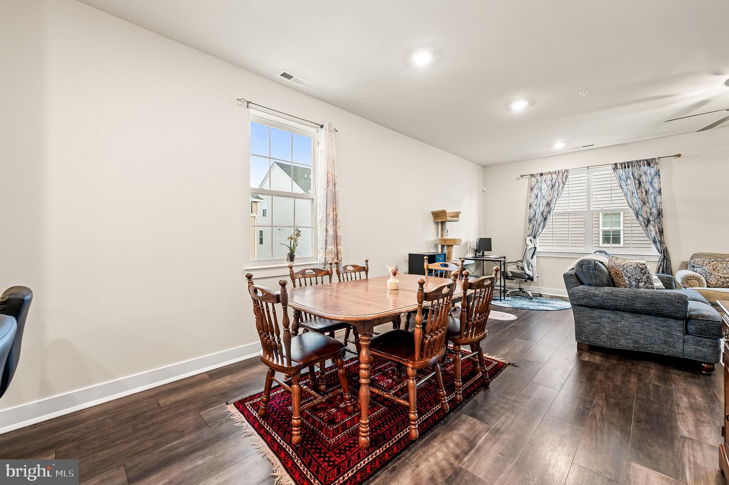 156 Gaslight Aly #b Property Photo 12