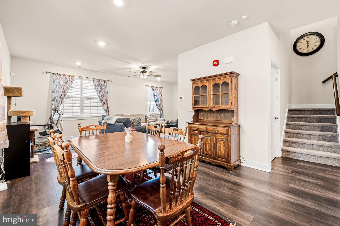 156 Gaslight Aly #b Property Photo 13
