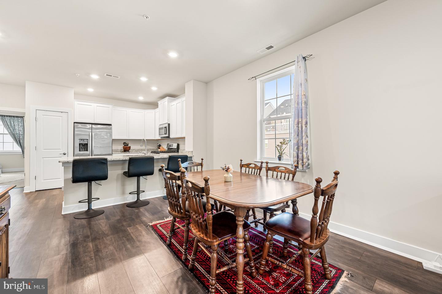 156 Gaslight Aly #b Property Photo 14