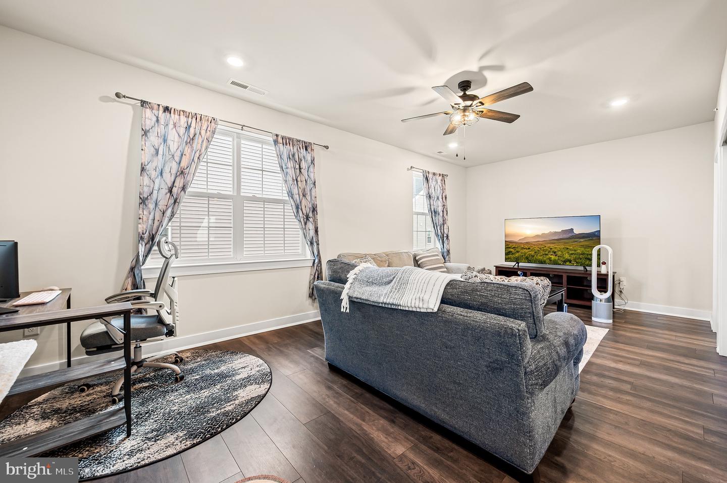 156 Gaslight Aly #b Property Photo 15