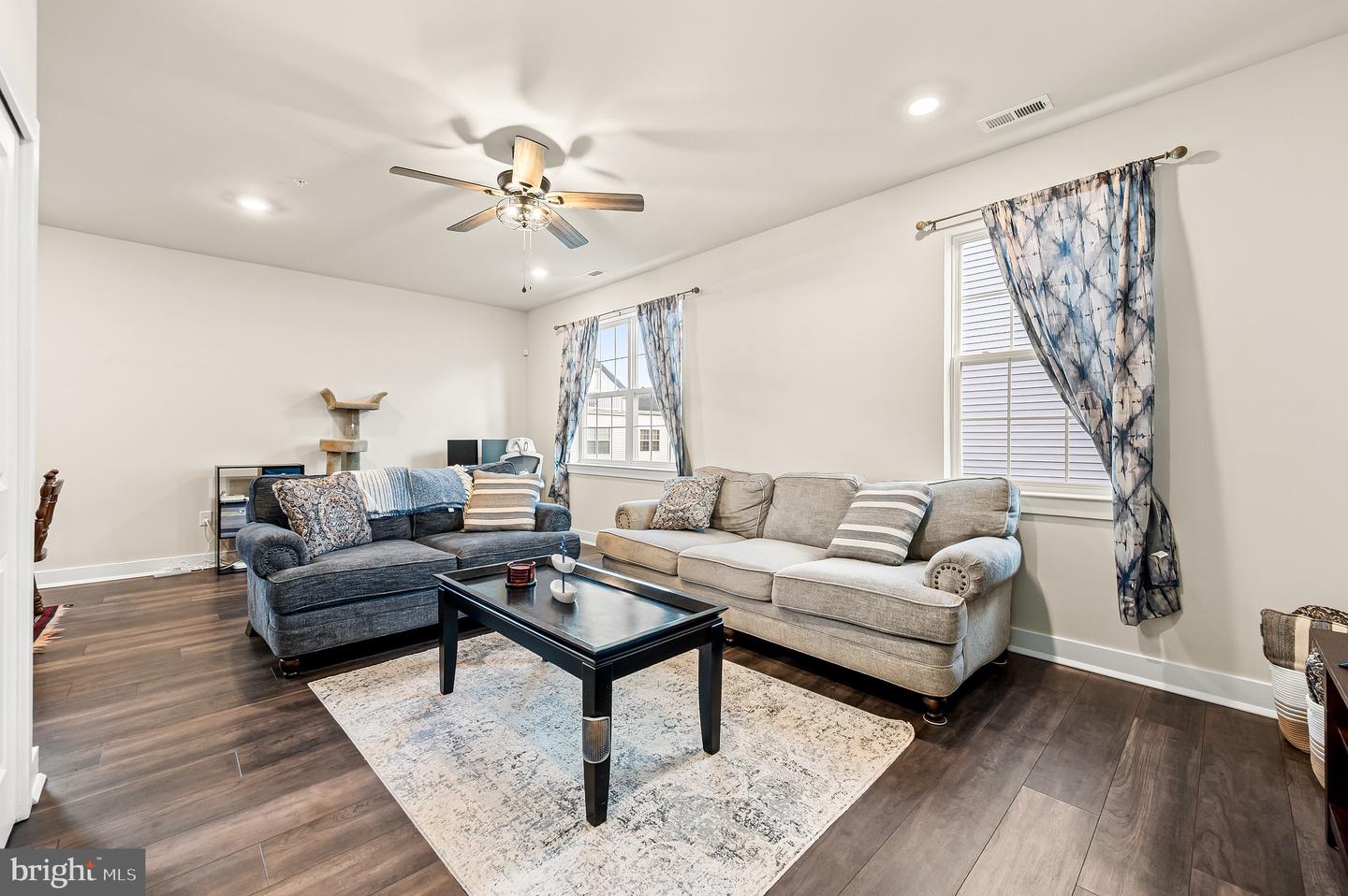 156 Gaslight Aly #b Property Photo 17