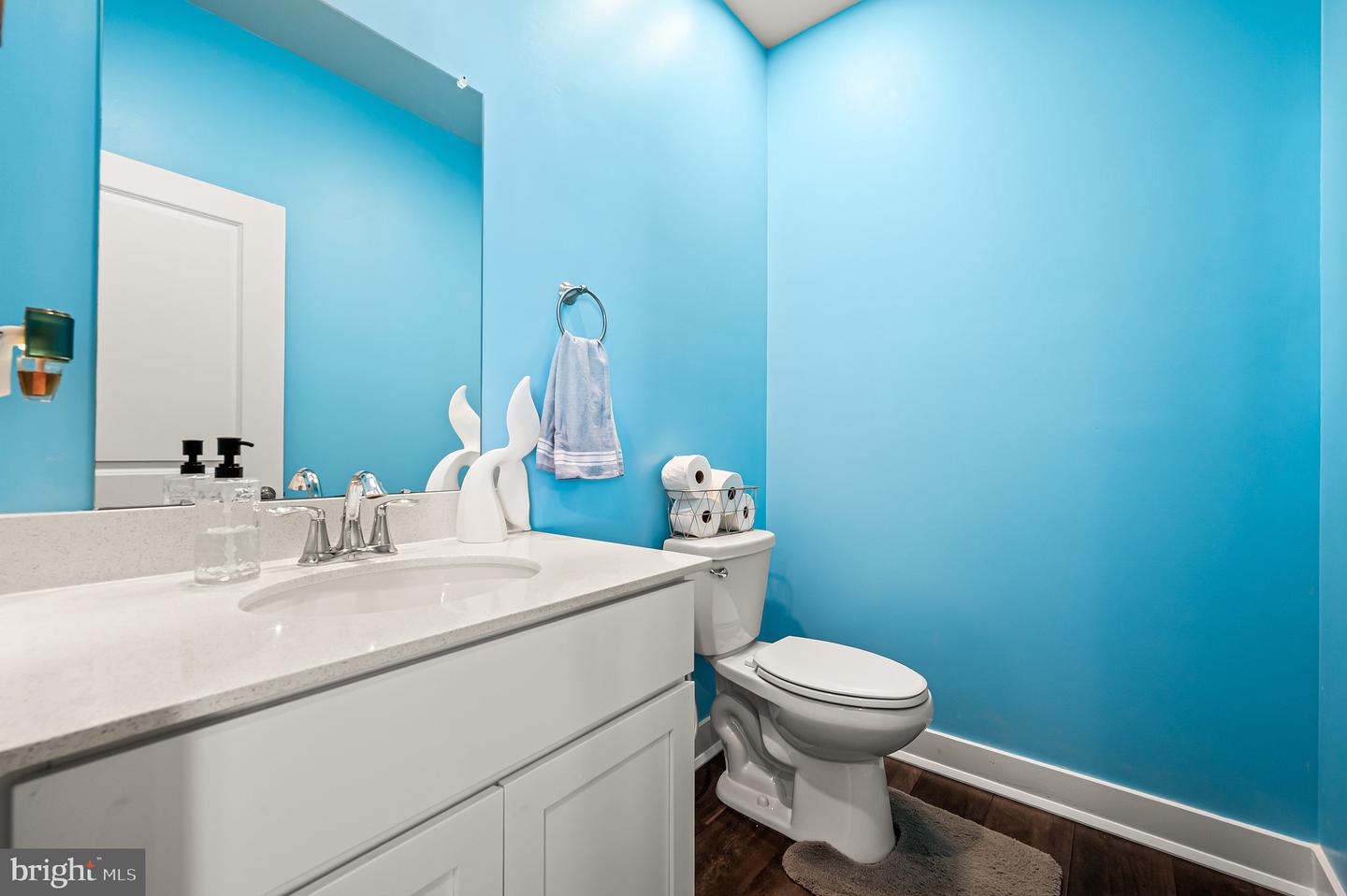 156 Gaslight Aly #b Property Photo 18