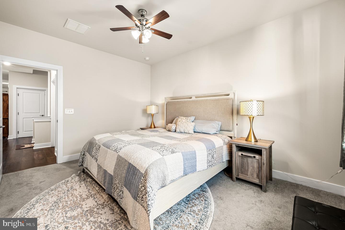 156 Gaslight Aly #b Property Photo 21
