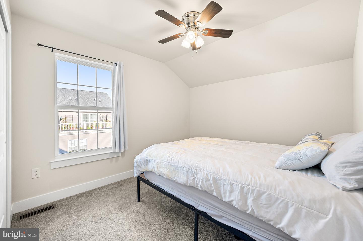 156 Gaslight Aly #b Property Photo 25