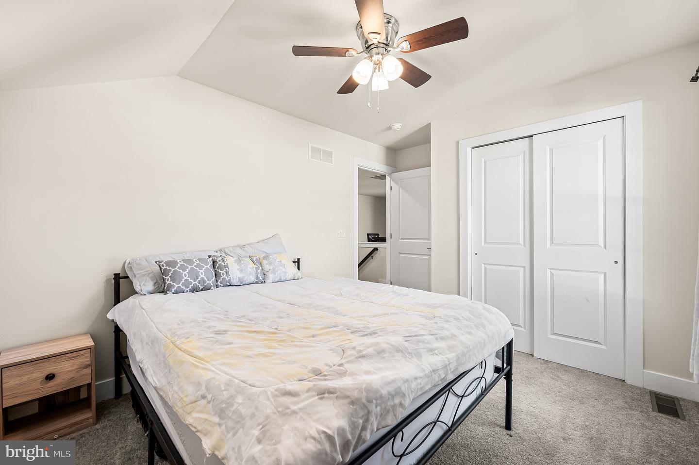 156 Gaslight Aly #b Property Photo 26
