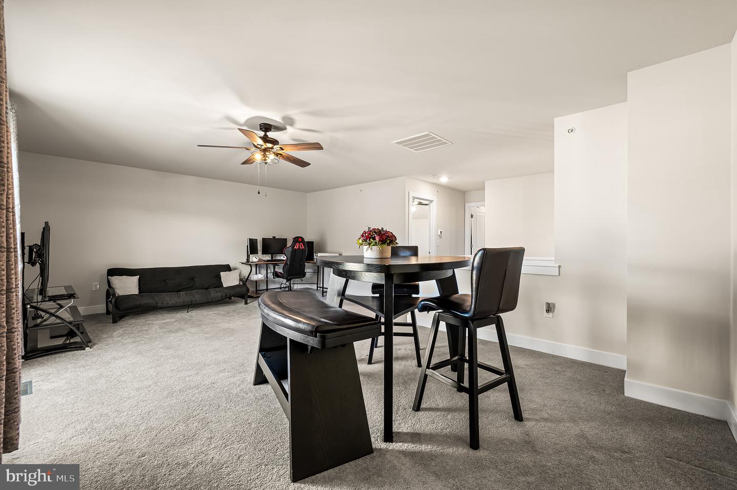 156 Gaslight Aly #b Property Photo 31