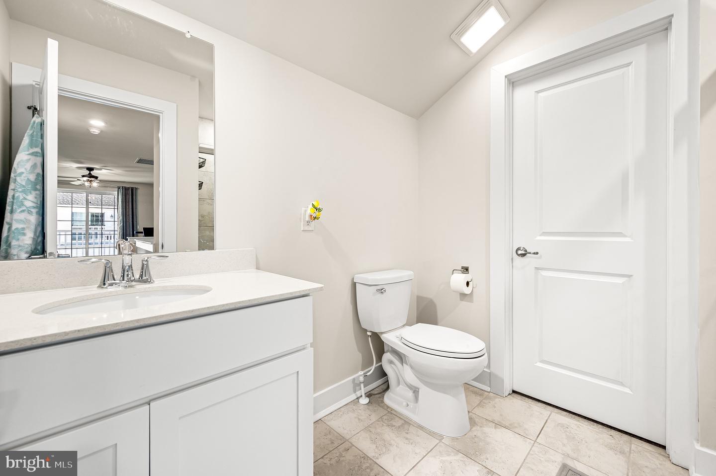 156 Gaslight Aly #b Property Photo 32