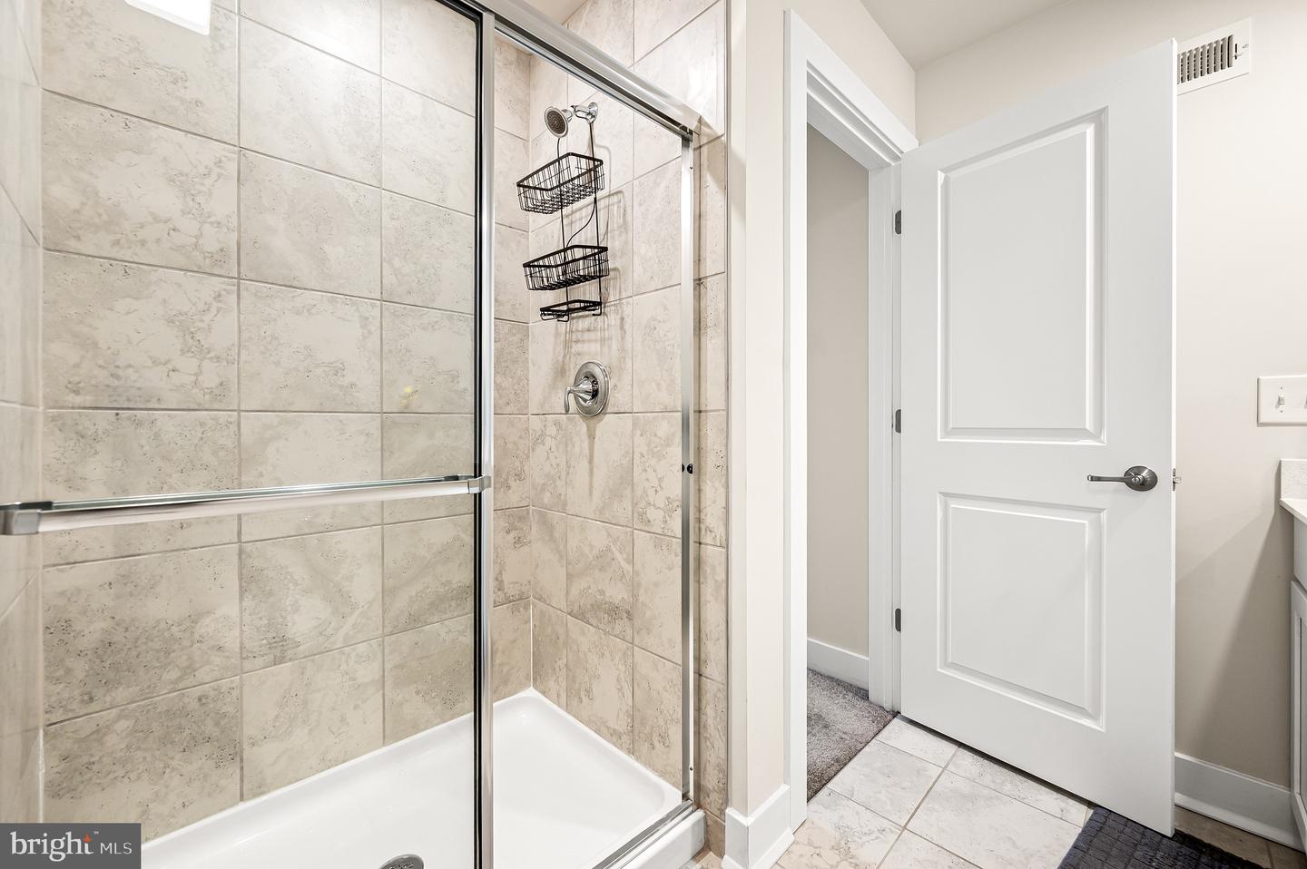 156 Gaslight Aly #b Property Photo 33
