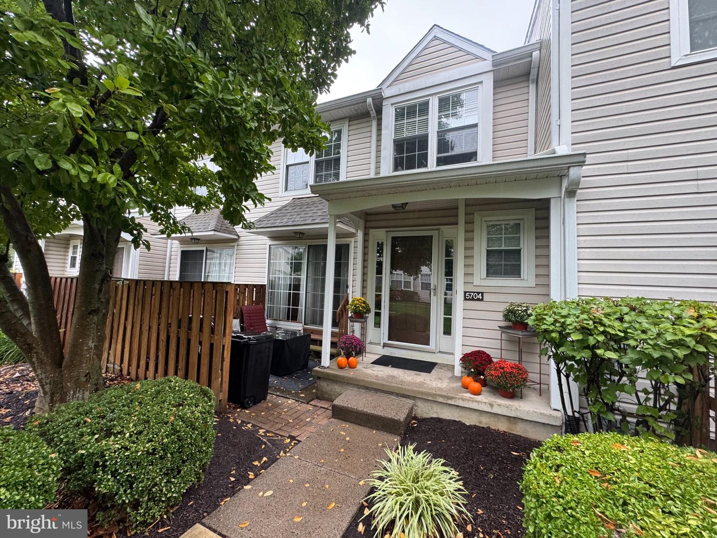 5704 SPRUCE MILL DR #427 Property Photo 1