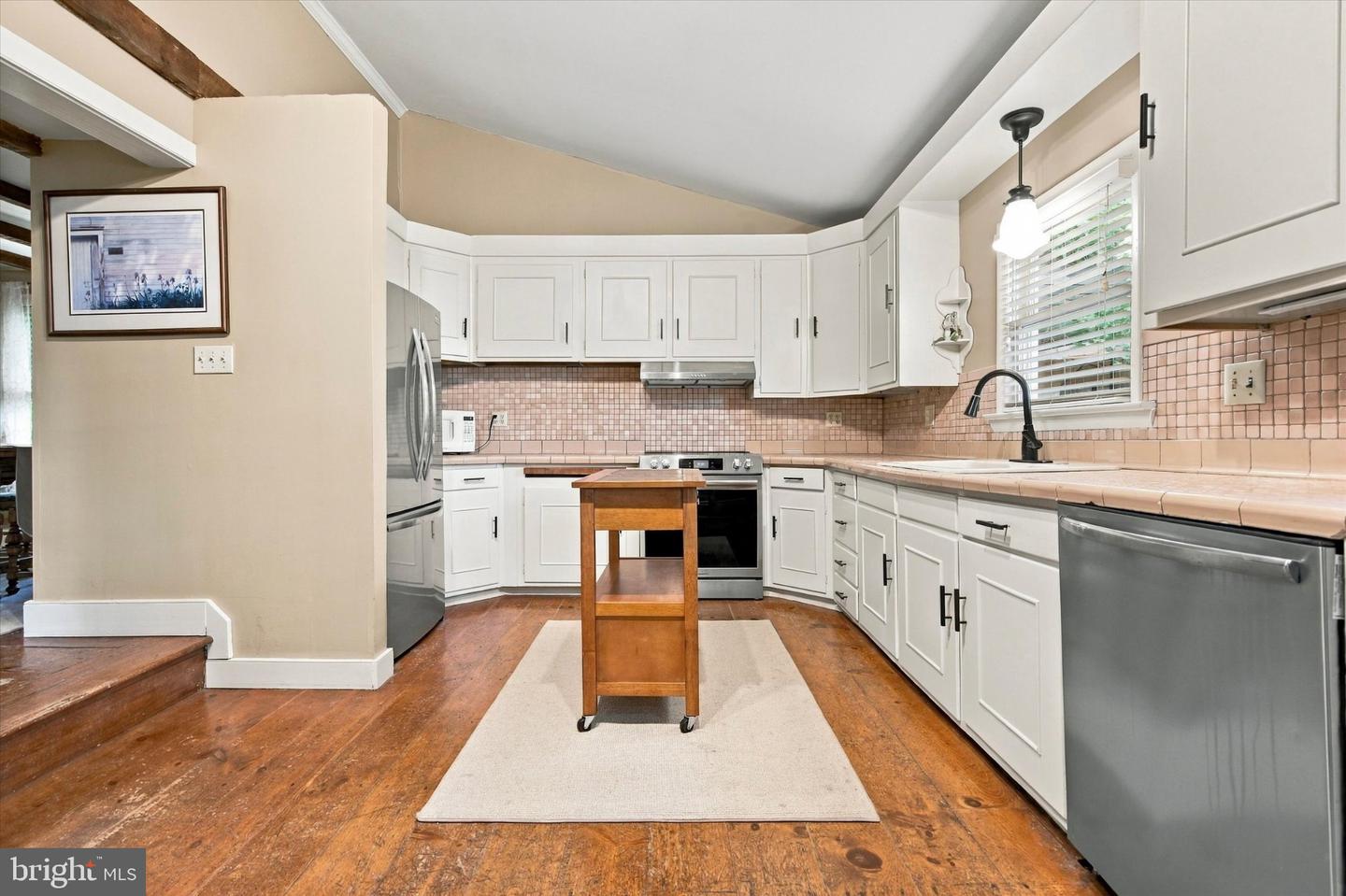 65 Mathews Ave Property Photo 11