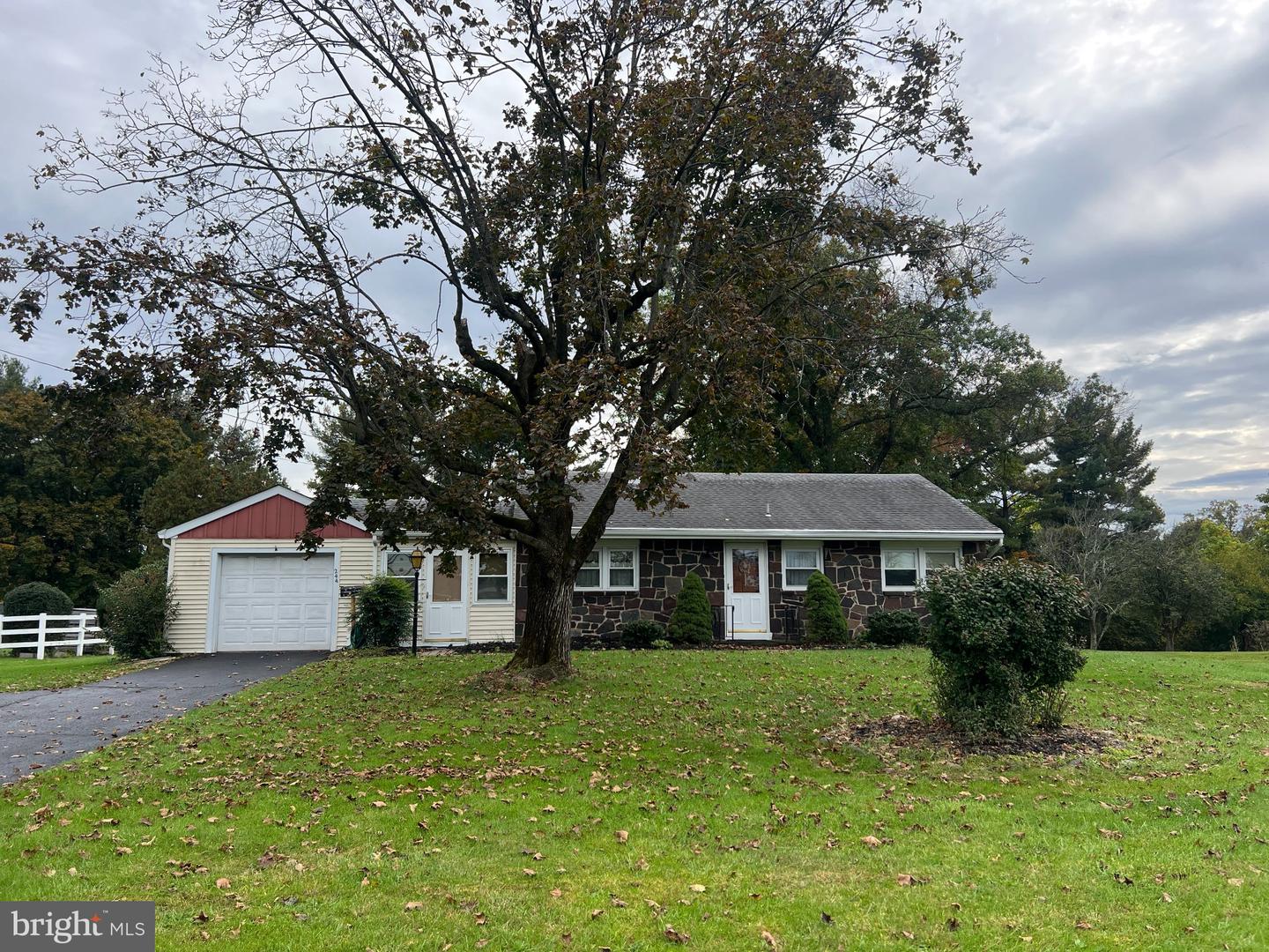 244 E Branch Rd Property Photo 1