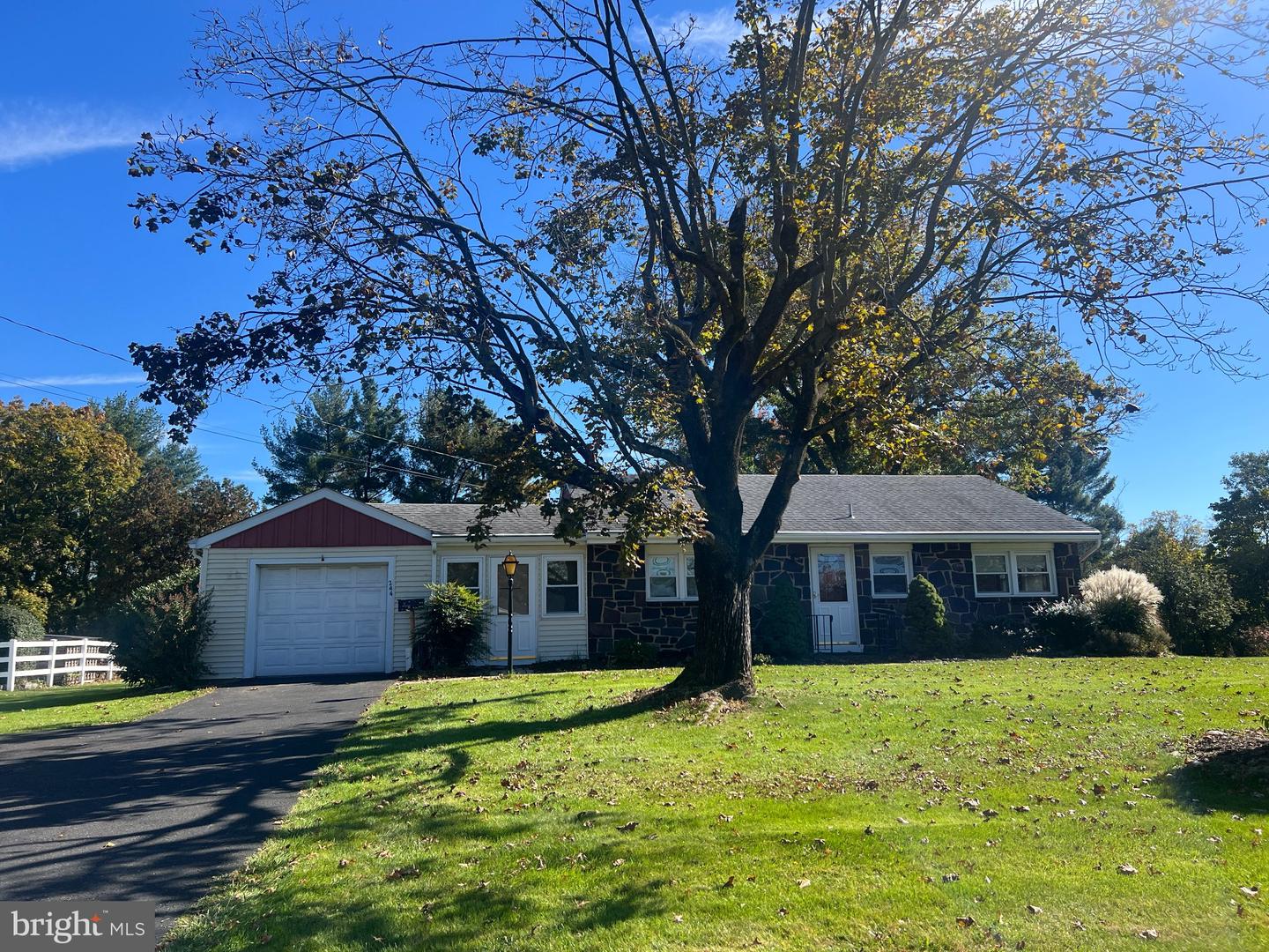 244 E Branch Rd Property Photo 1