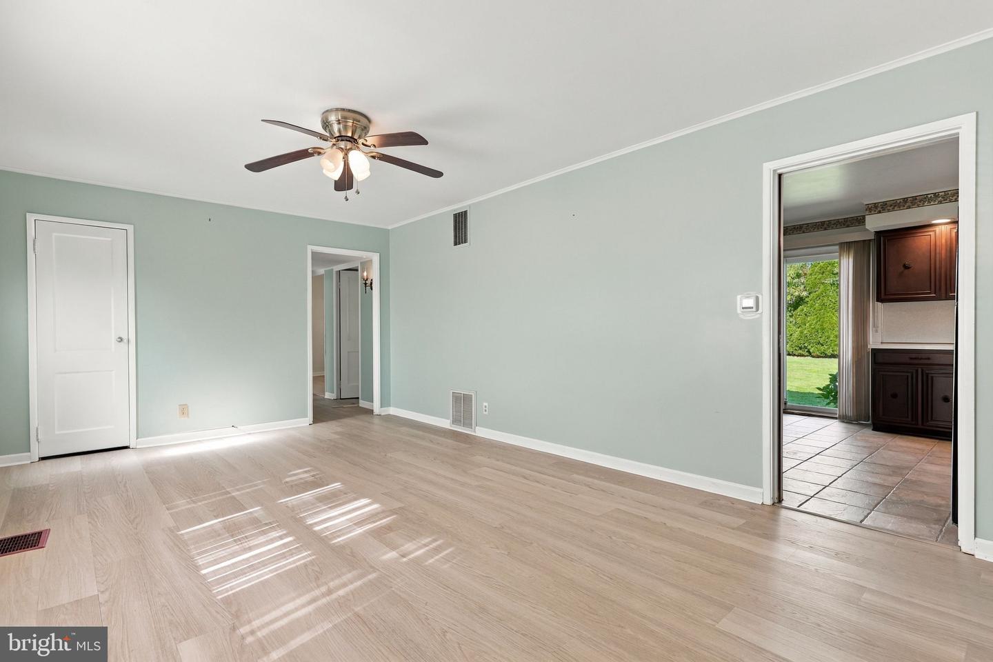 305 Andover Rd Property Photo 5