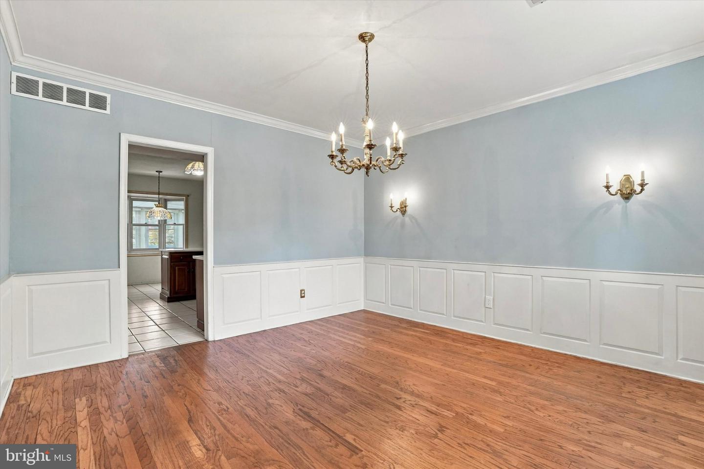 18 Averstone Dr E #e Property Photo 6
