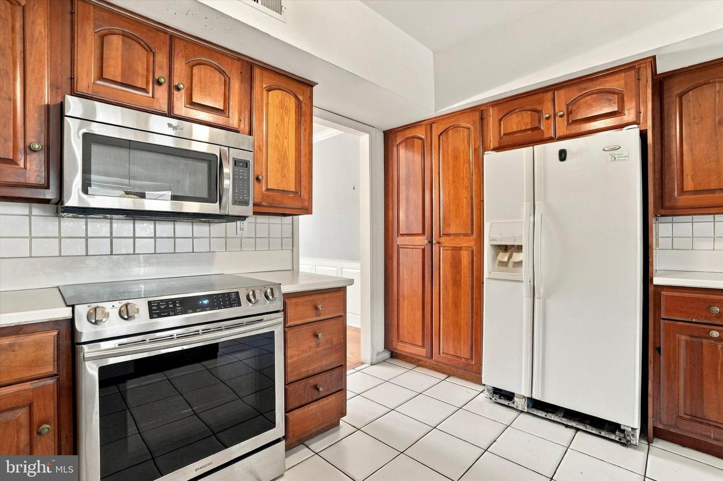 18 Averstone Dr E #e Property Photo 10