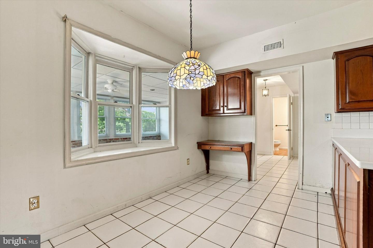 18 Averstone Dr E #e Property Photo 12