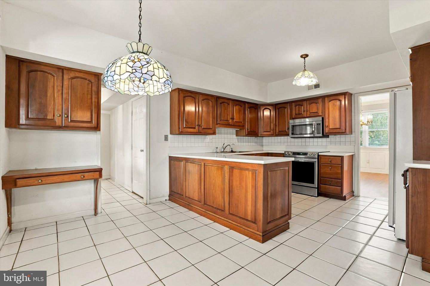 18 Averstone Dr E #e Property Photo 13