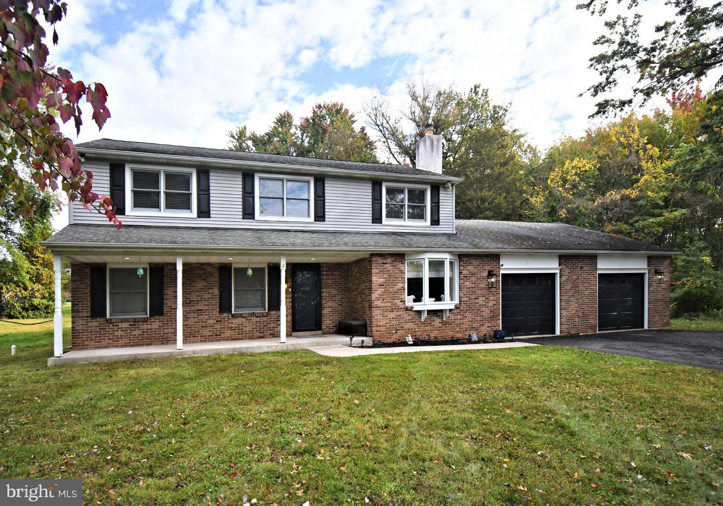 2221 Oakfield Rd Property Photo 1