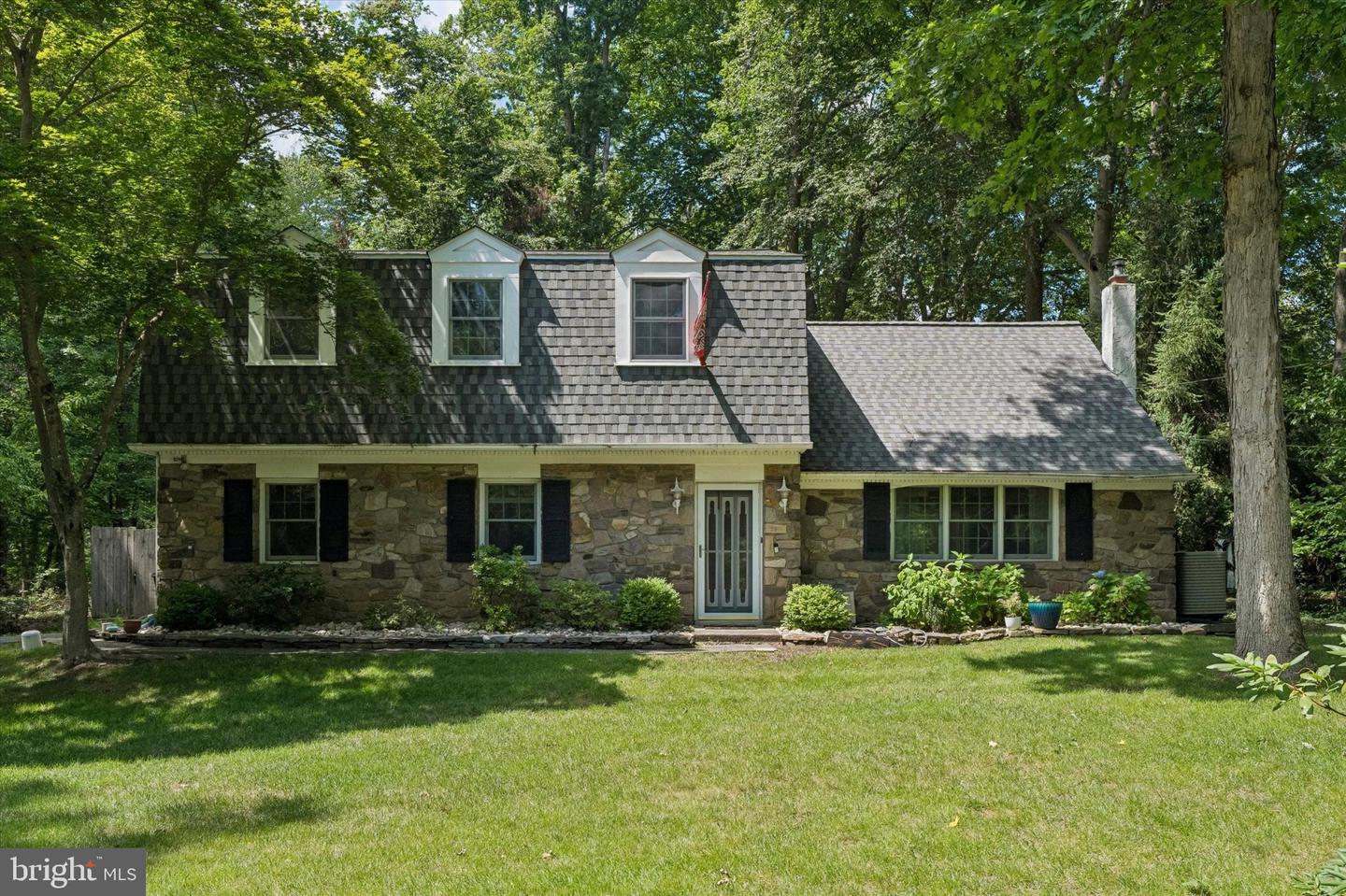 302 W Ferry Rd Property Photo 1