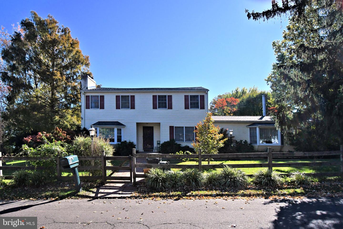 37 N Eastview Ave Property Photo 1