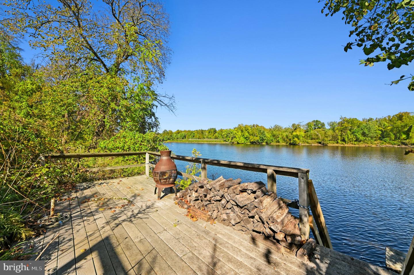 1237 River Rd Property Photo 4